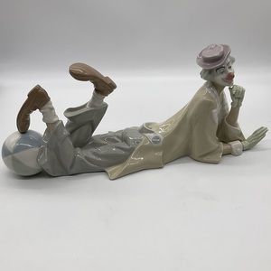 LLADRÓ CLOWN WITH BEACH BALL PORCELAIN FIGURINE